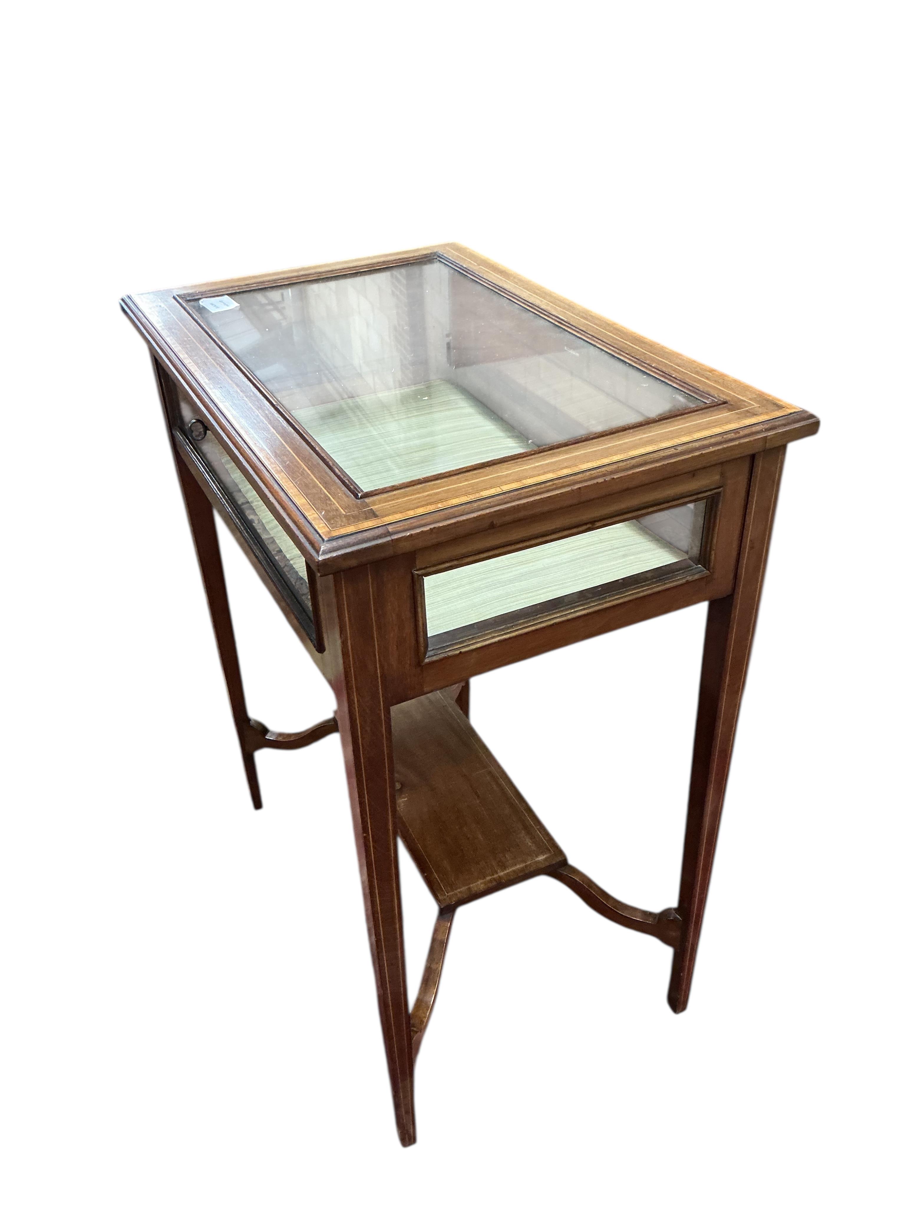 An Edwardian satinwood banded mahogany bijouterie table, width 61cm, depth 41cm, height 76cm